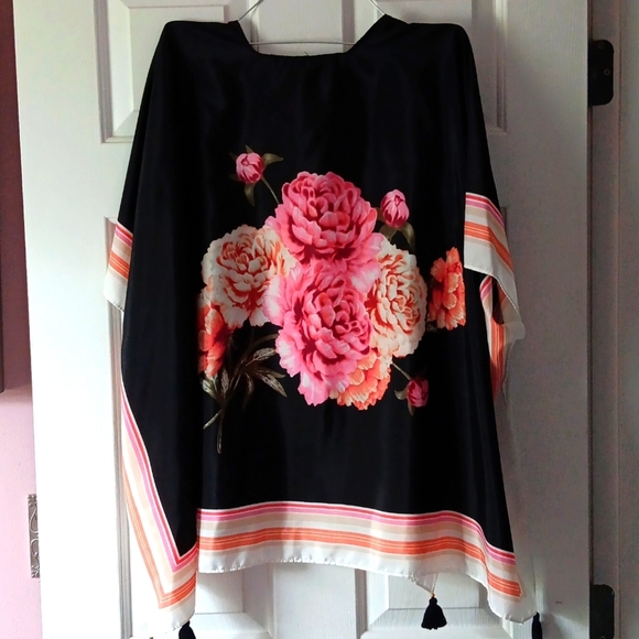 Vince Camuto Floral Black and Pink Kimono Shawl One Size - Picture 7 of 7